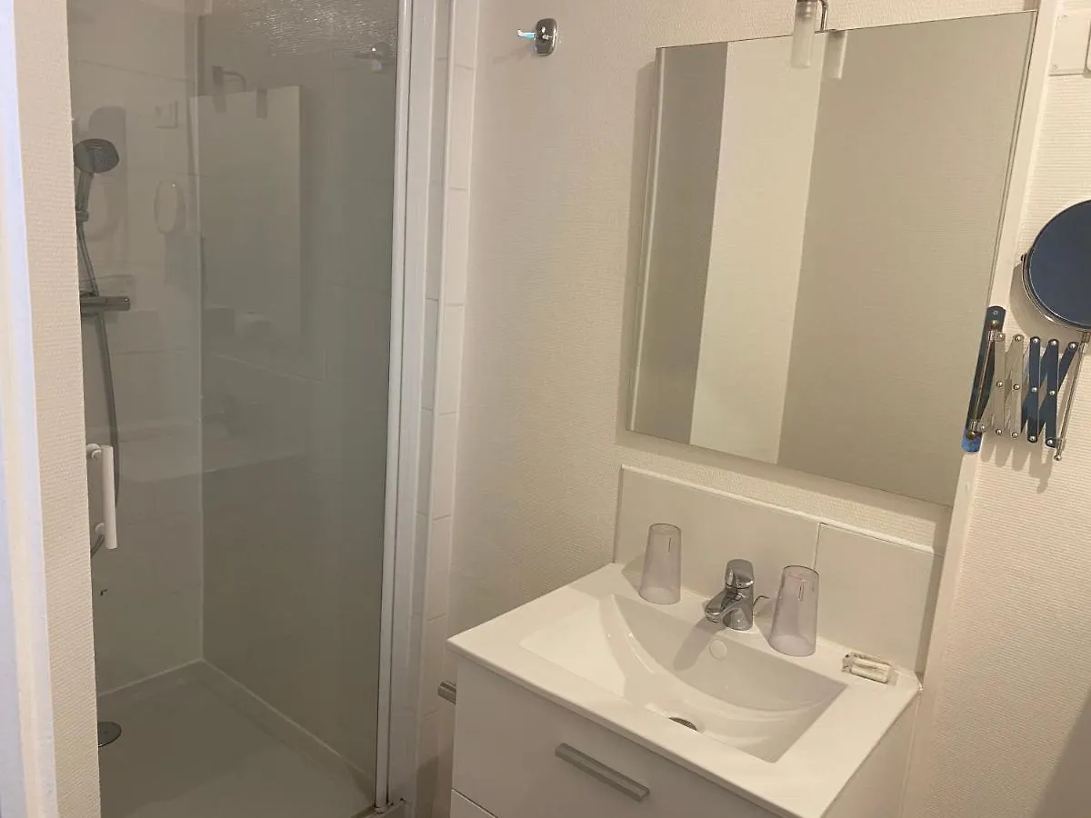 Hotel & Restaurant Hanoi Station Saint-Malo 3*,  Francia